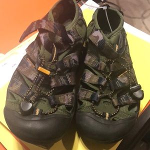 Keen Sandals Camo color never worn